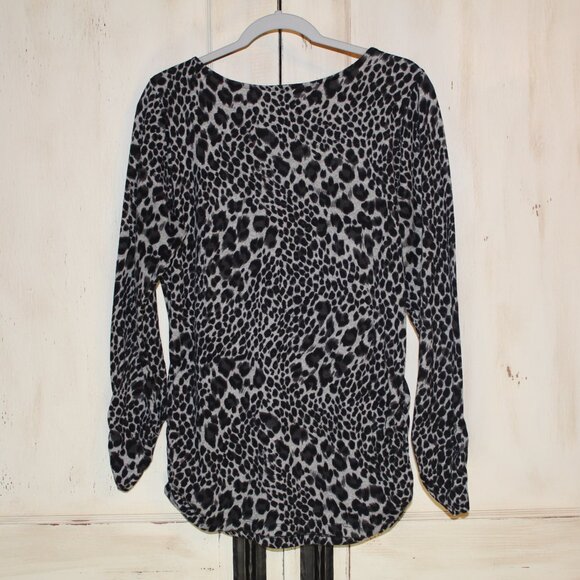 Women's black and gray leopard print v-neck top w/ ruched sides and sleeves - Picture 3 of 6